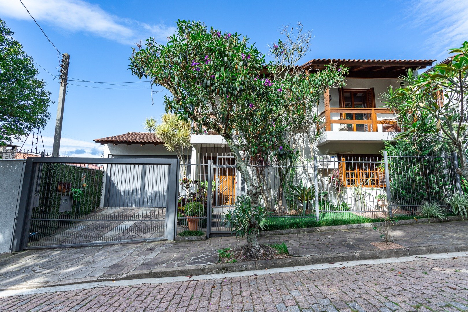 Casa à venda com 159m², 3 quartos, 1 suíte, 2 vagas no bairro Ipanema em Porto Alegre
