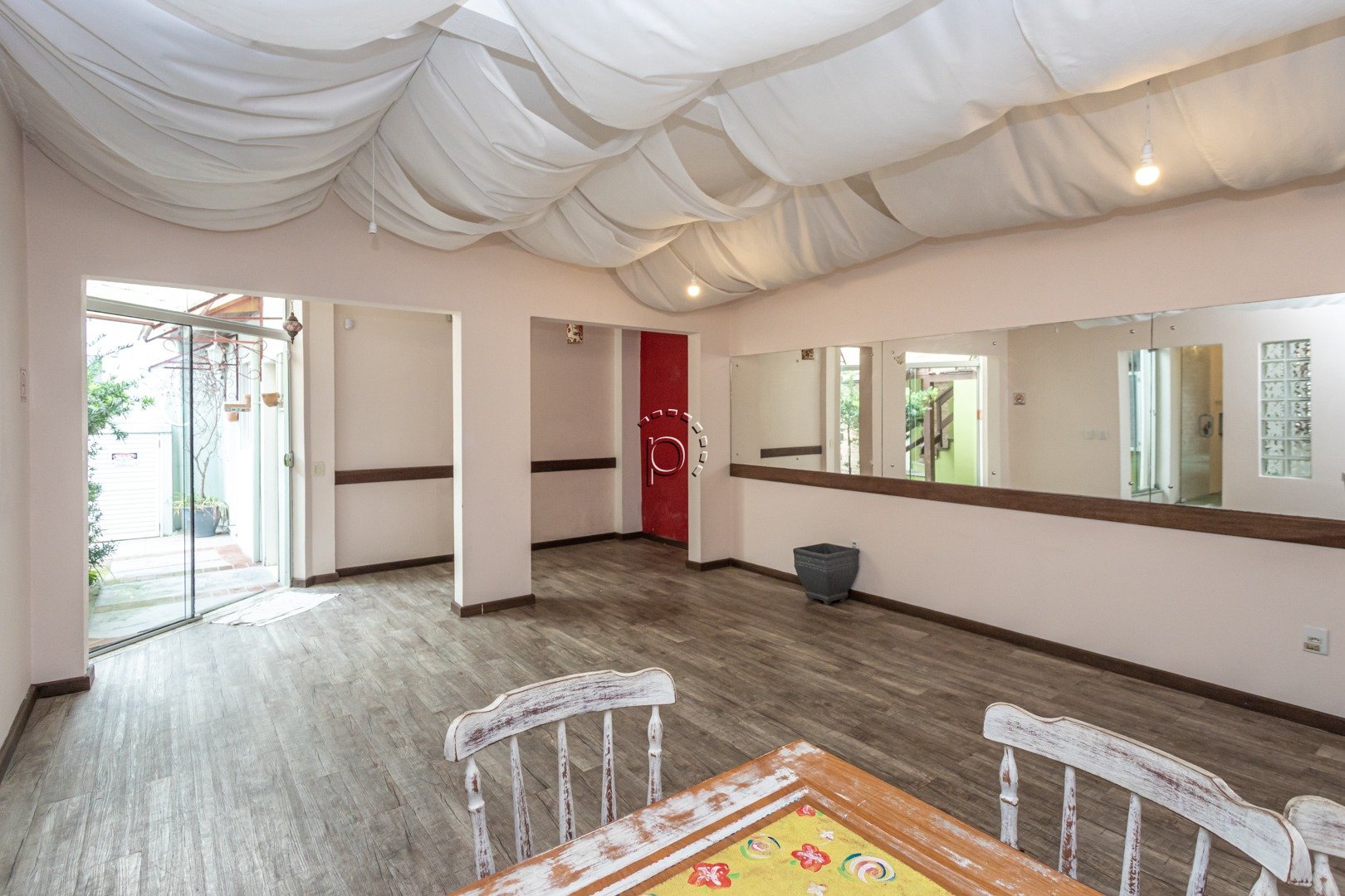 Casa Comercial à venda com 200m², 4 quartos, 1 suíte no bairro Tristeza em Porto Alegre