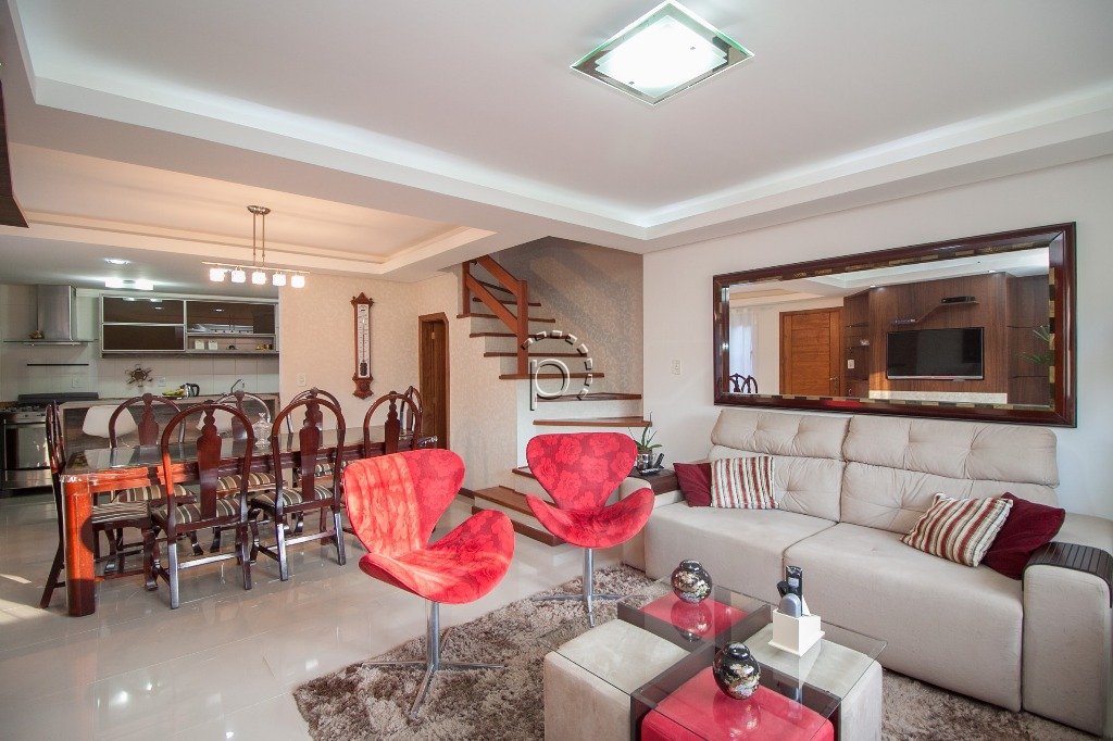 Casa à venda com 257m², 3 quartos, 3 suítes, 2 vagas no bairro Vila Assunção em Porto Alegre