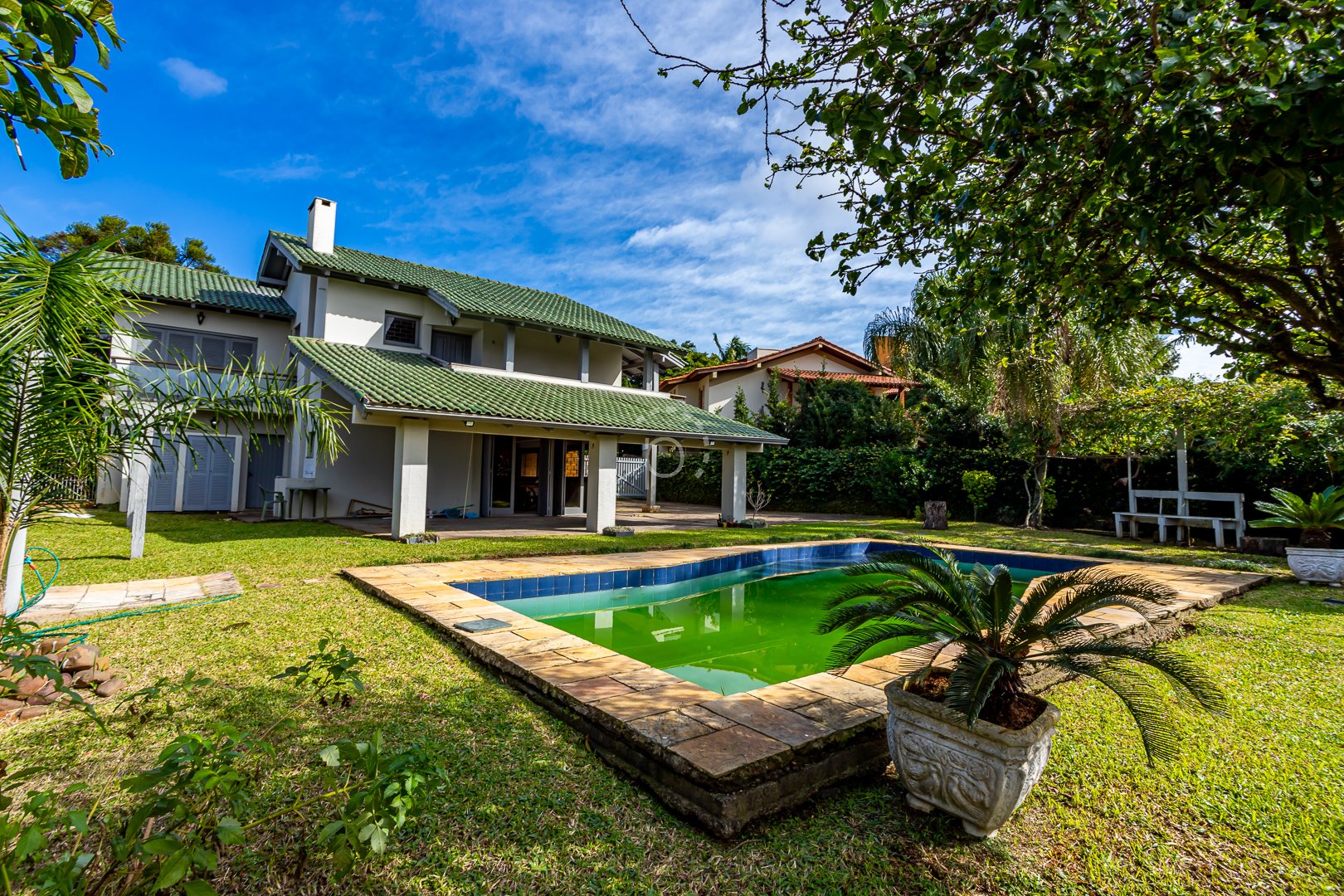 Casa em Condomínio à venda com 370m², 3 quartos, 1 suíte, 5 vagas no bairro Cavalhada em Porto Alegre