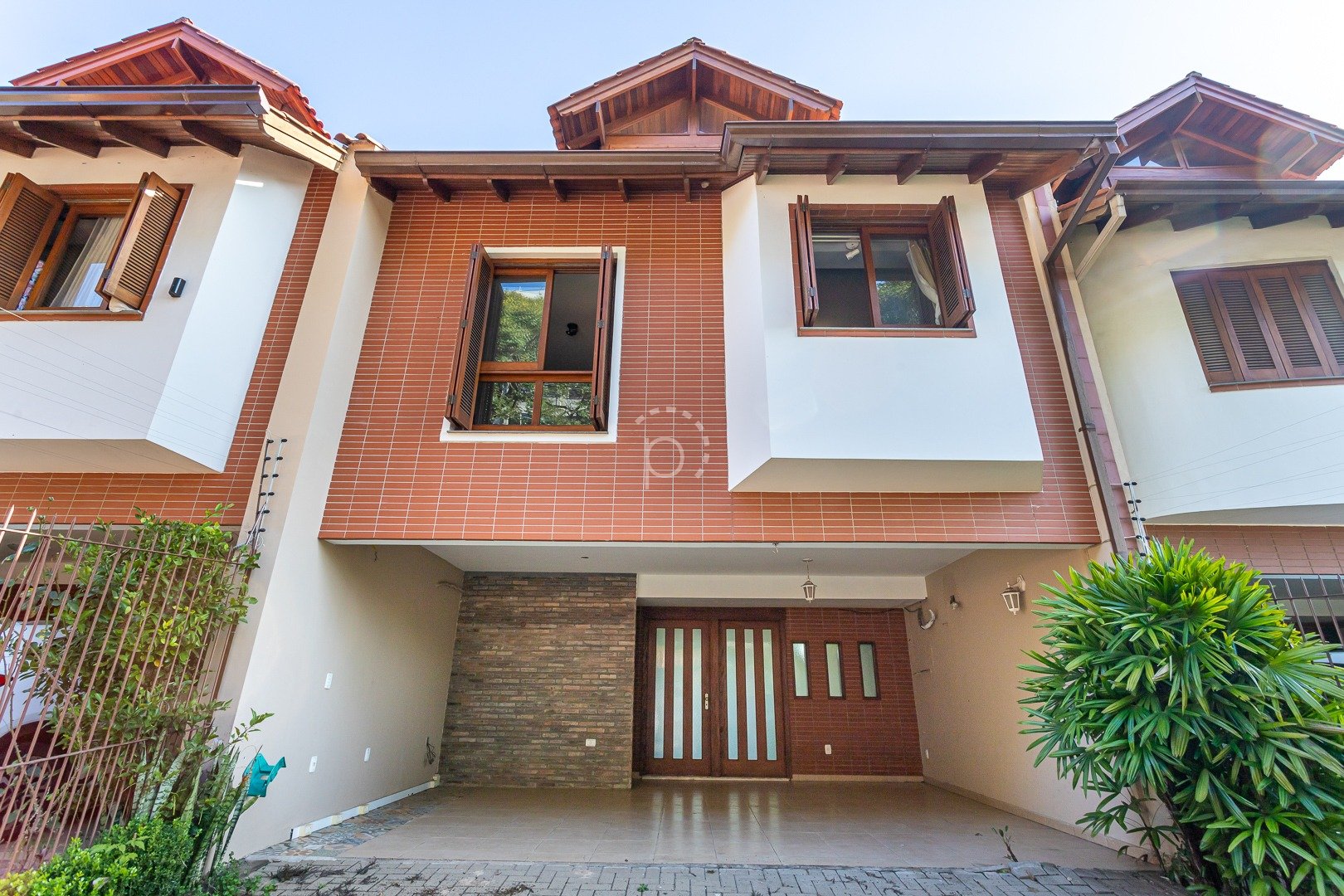 Casa à venda com 205m², 4 quartos, 1 suíte, 3 vagas no bairro Tristeza em Porto Alegre