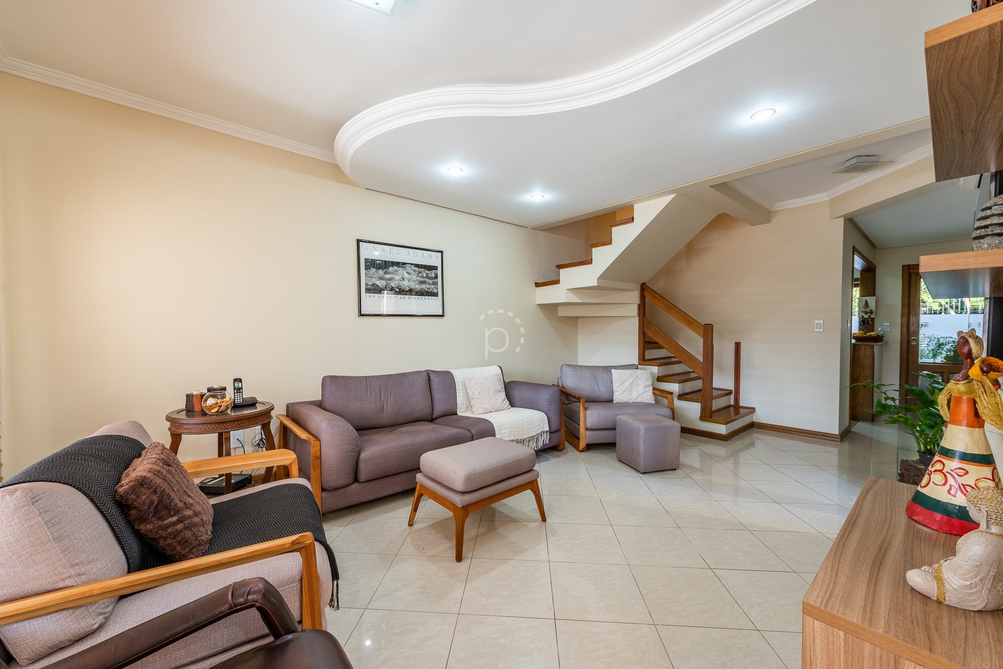 Casa à venda com 197m², 3 quartos, 1 suíte, 3 vagas no bairro Tristeza em Porto Alegre