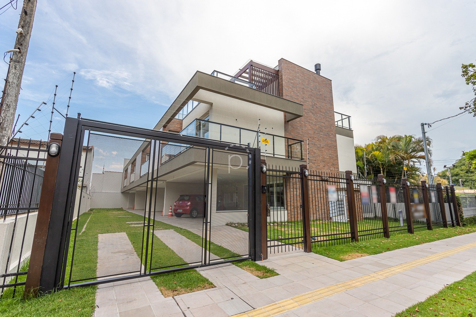 Casa em Condomínio à venda com 300m², 3 quartos, 3 suítes, 3 vagas no bairro Vila Assunção em Porto Alegre