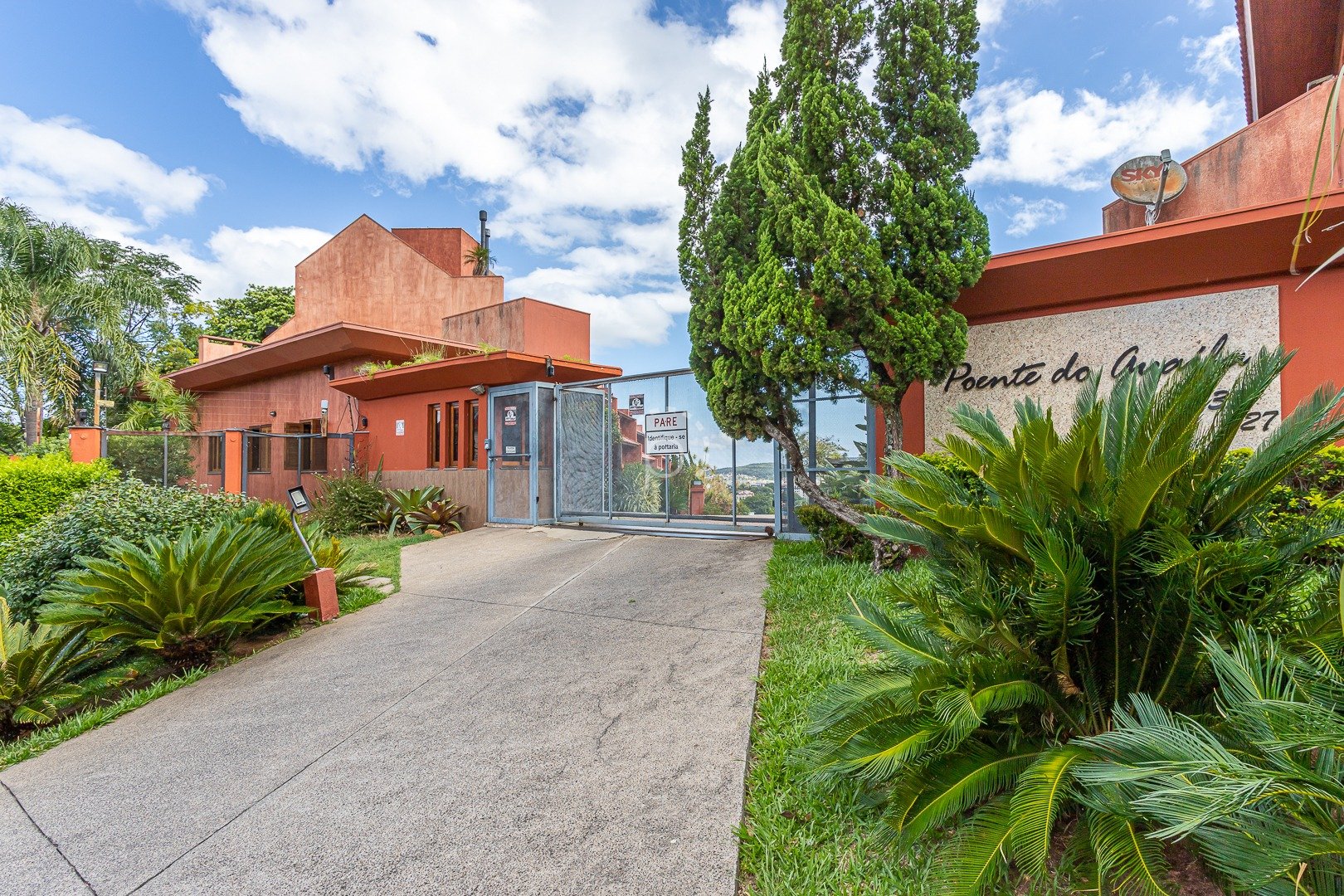 Casa em Condomínio à venda com 357m², 4 quartos, 2 suítes, 2 vagas no bairro Cristal em Porto Alegre