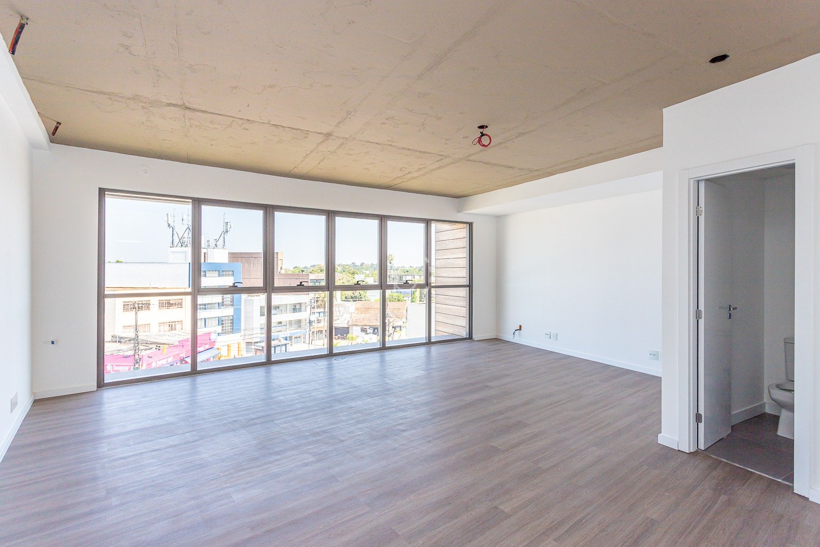 Sala à venda com 40m² no bairro Tristeza em Porto Alegre