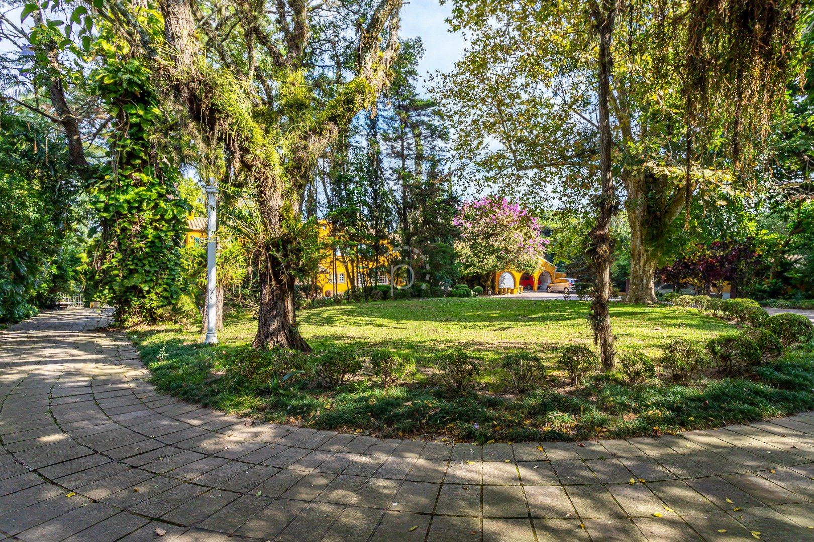 Terreno à venda com 5.477m² no bairro Pedra Redonda em Porto Alegre