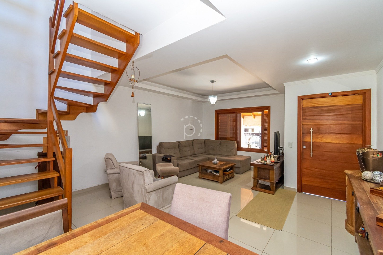 Casa à venda com 215m², 3 quartos, 3 suítes, 2 vagas no bairro Tristeza em Porto Alegre