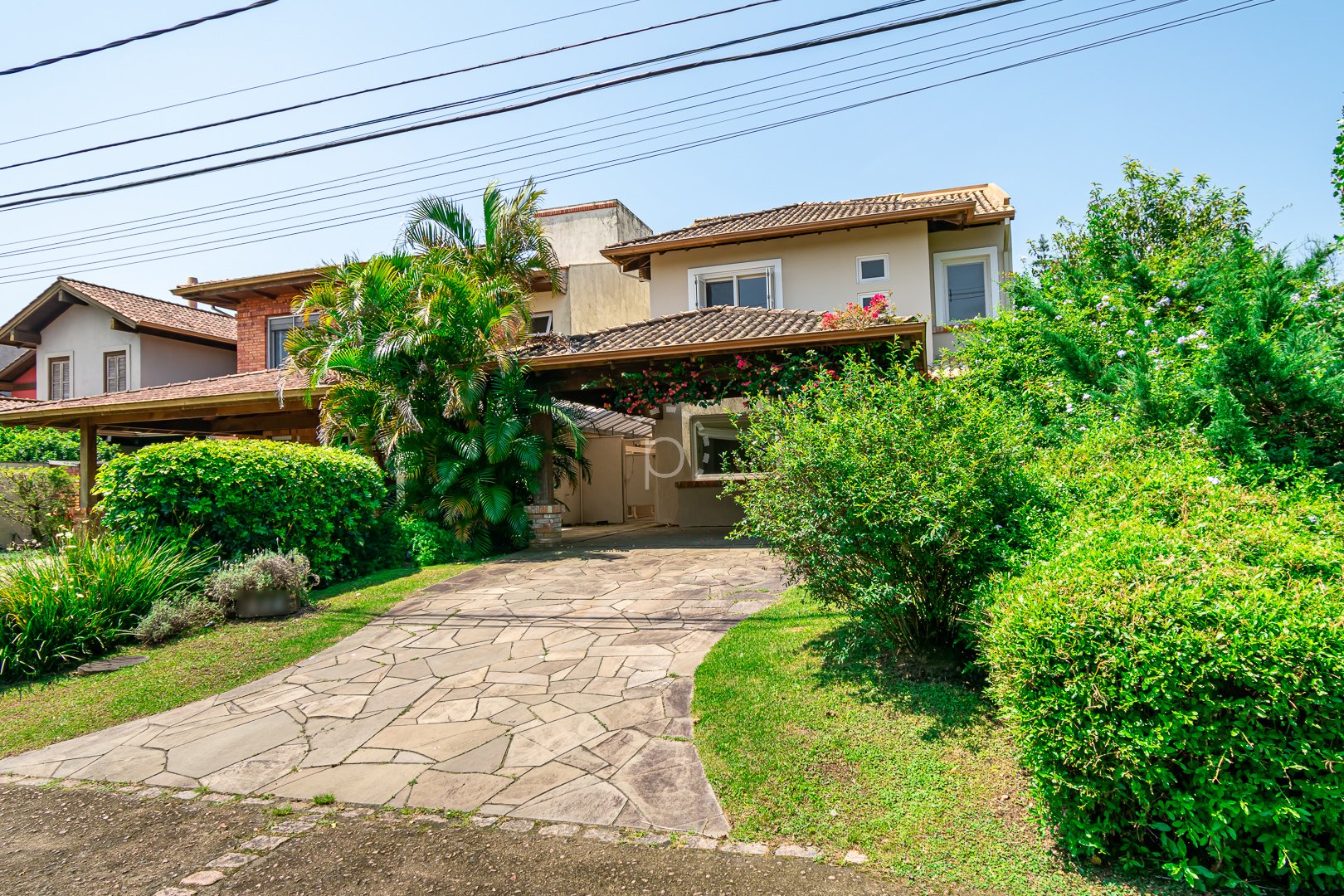 Casa em Condomínio à venda com 240m², 3 quartos, 3 suítes no bairro Terra Ville em Porto Alegre