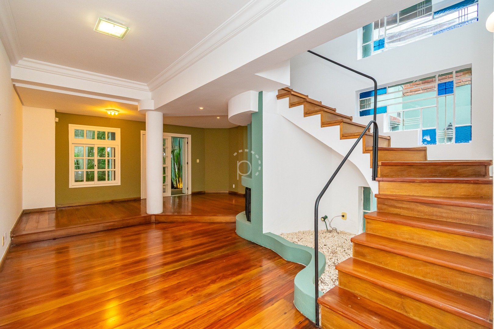 Casa à venda com 290m², 4 quartos, 2 suítes, 3 vagas no bairro Espirito Santo em Porto Alegre