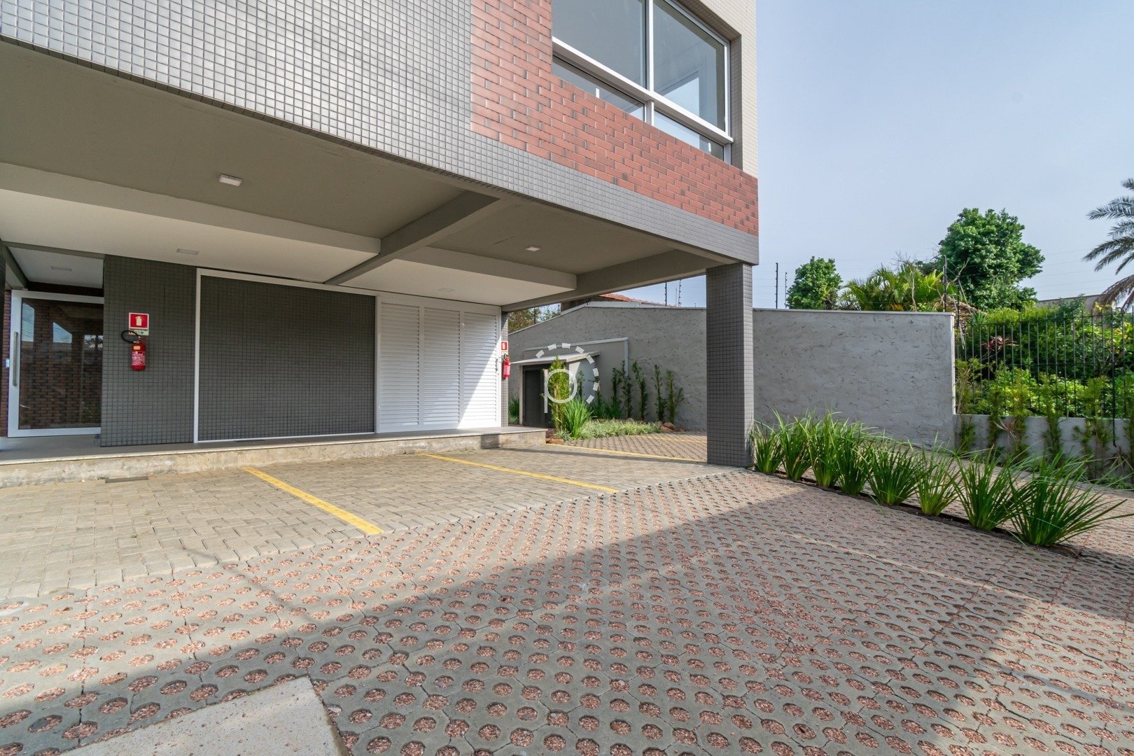 Apartamento à venda com 66m², 2 quartos, 1 suíte, 2 vagas no bairro Camaquã em Porto Alegre