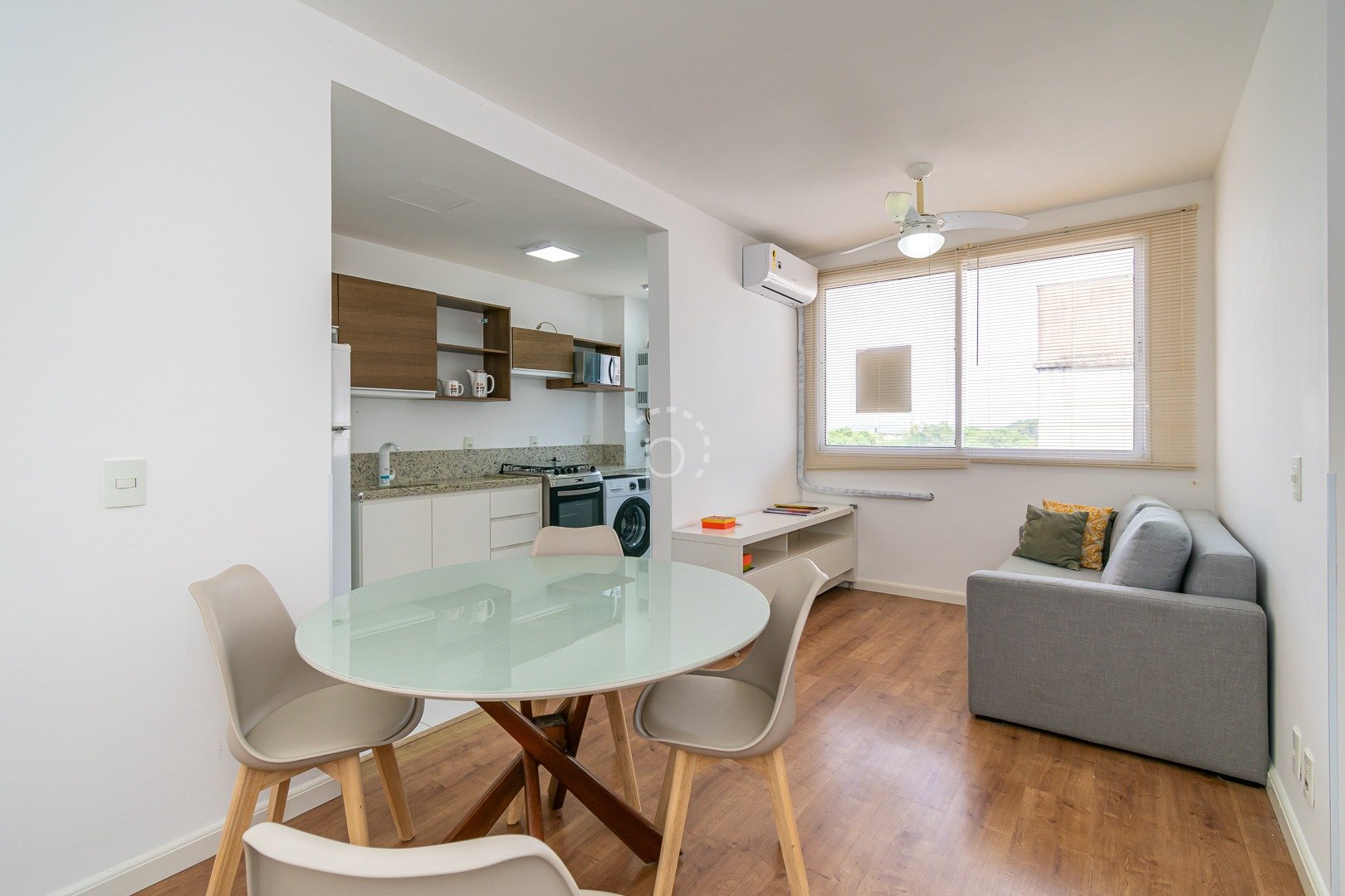 Apartamento à venda com 61m², 3 quartos, 1 vaga no bairro Cavalhada em Porto Alegre