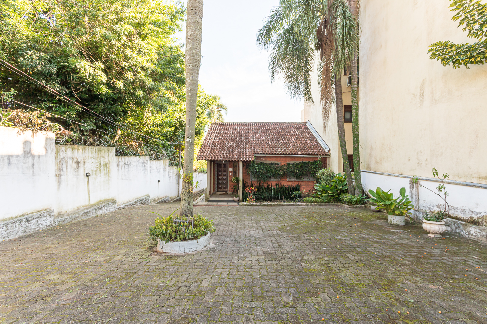 Casa à venda com 199m², 4 quartos, 2 suítes, 4 vagas no bairro Tristeza em Porto Alegre