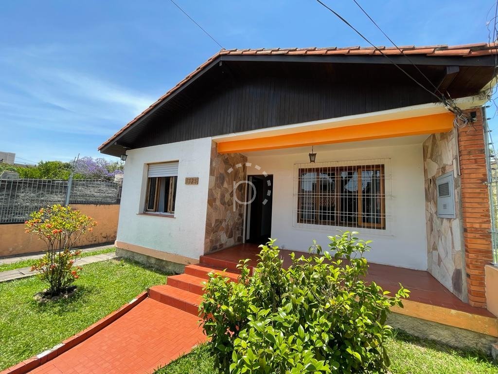 Casa à venda com 254m², 3 quartos, 1 suíte, 4 vagas no bairro Tristeza em Porto Alegre