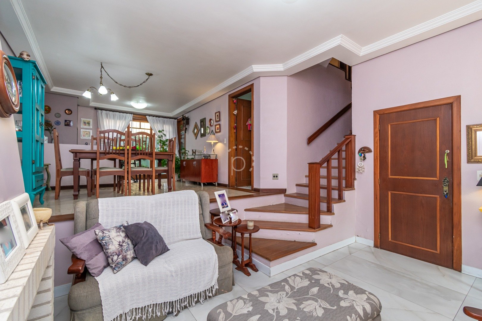 Casa em Condomínio à venda com 225m², 3 quartos, 1 suíte, 2 vagas no bairro Jardim Isabel em Porto Alegre