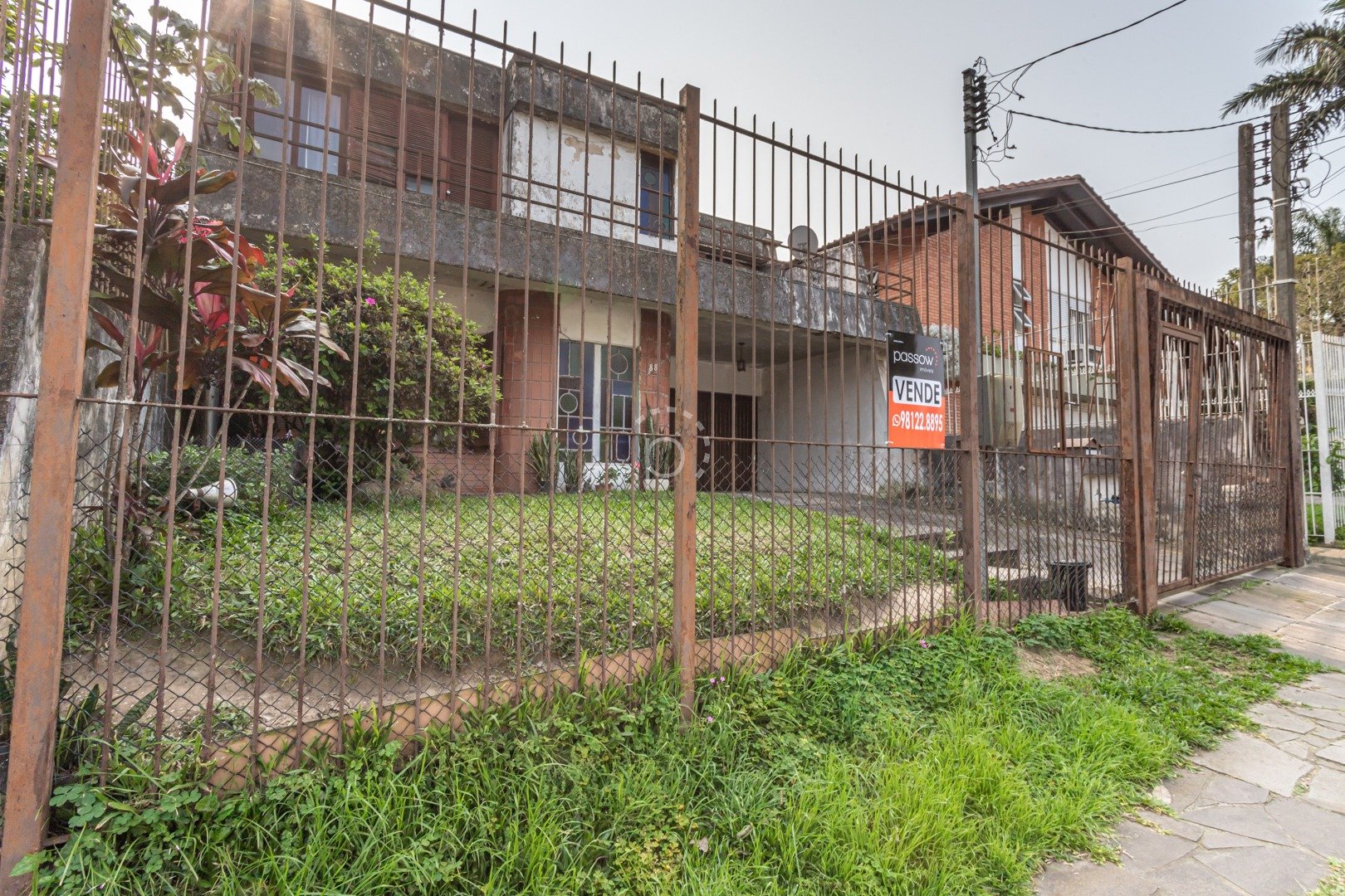 Casa à venda com 216m², 4 quartos, 1 suíte, 4 vagas no bairro Vila Assunção em Porto Alegre