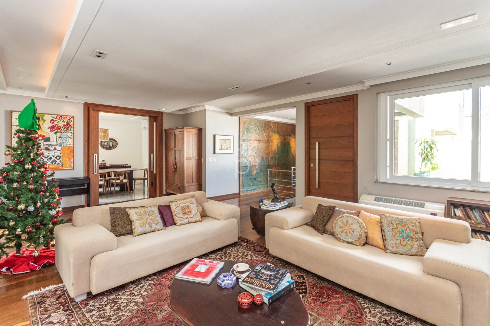 Casa à venda com 547m², 3 quartos, 3 suítes, 6 vagas no bairro Vila Assunção em Porto Alegre