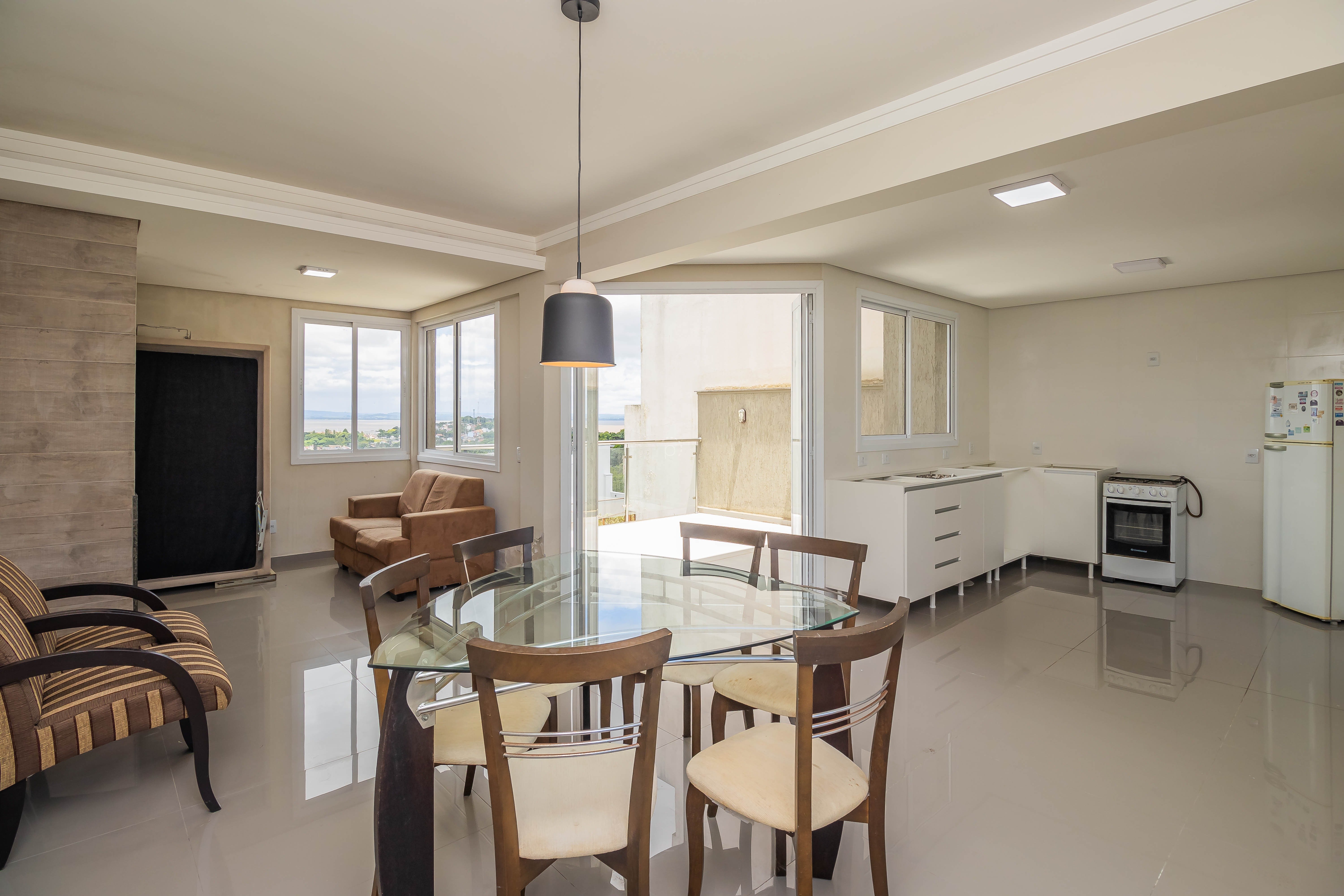 Casa à venda com 185m², 3 quartos, 1 suíte, 2 vagas no bairro Hípica em Porto Alegre