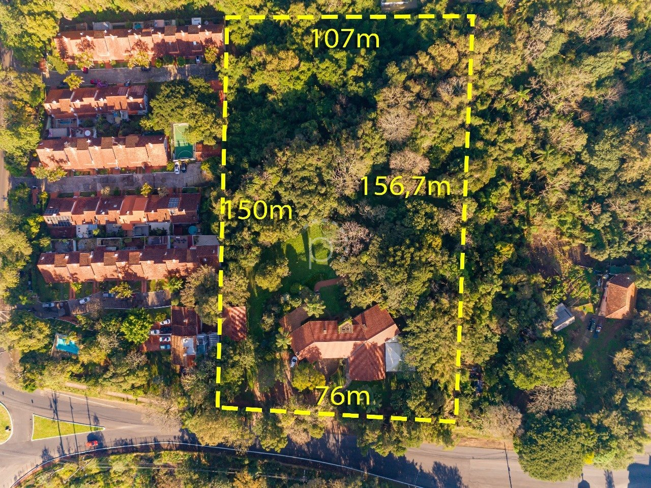 Terreno à venda com 13.828m² no bairro Cavalhada em Porto Alegre