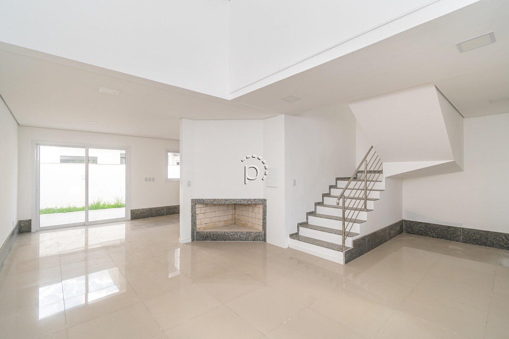 Casa em Condomínio à venda com 166m², 3 quartos, 1 suíte, 2 vagas no bairro Hípica em Porto Alegre