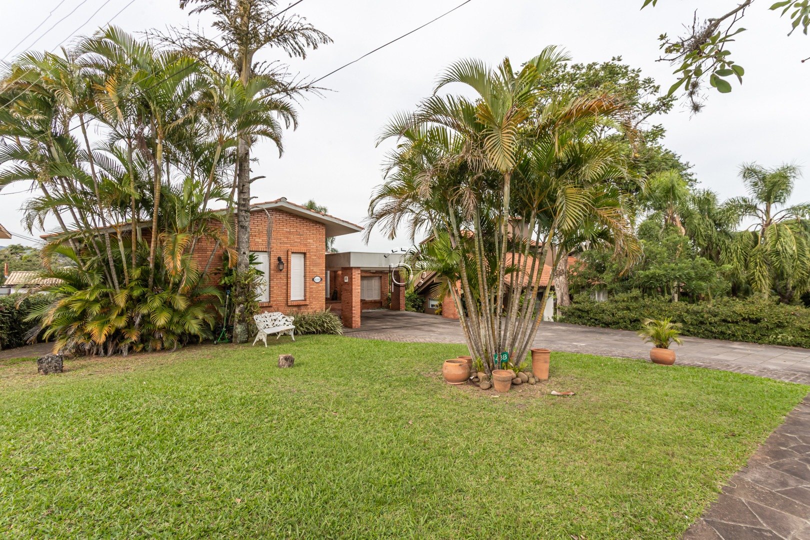 Casa em Condomínio à venda com 300m², 5 quartos, 3 suítes, 4 vagas no bairro Cavalhada em Porto Alegre