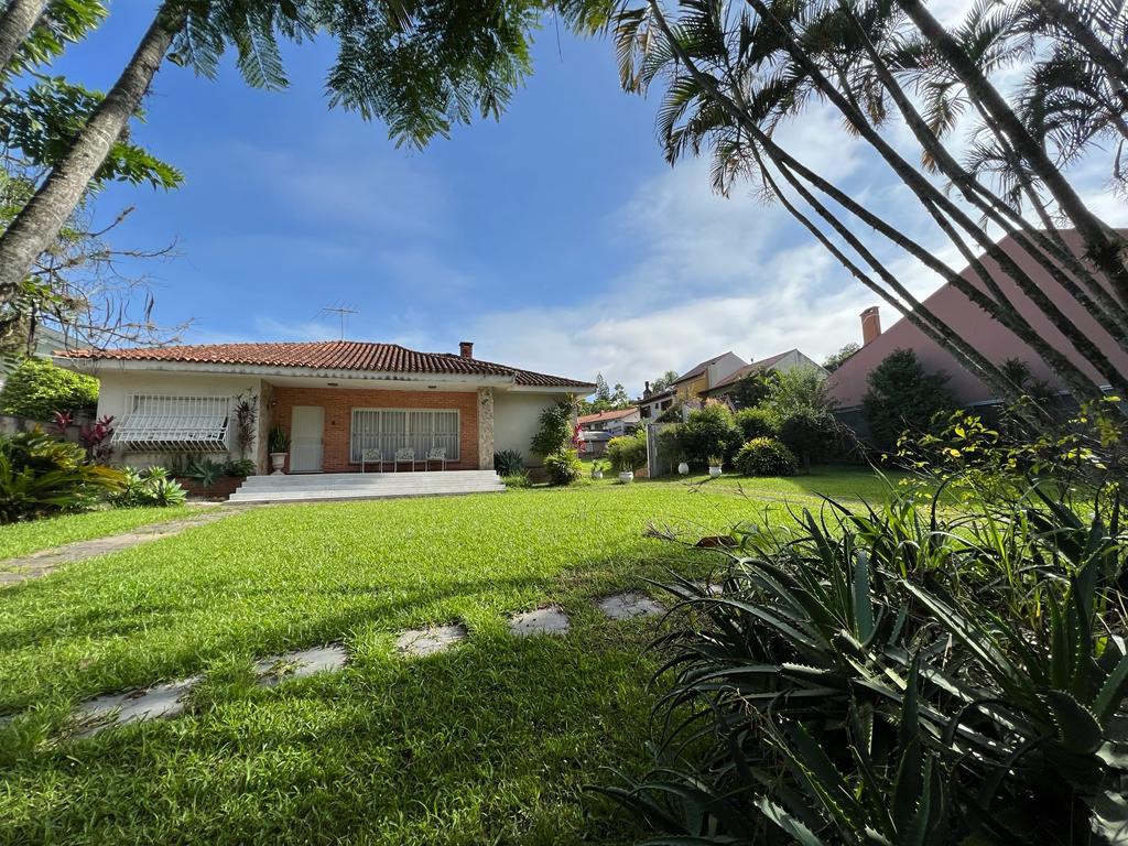 Casa à venda com 330m², 3 quartos, 2 vagas no bairro Jardim Isabel em Porto Alegre